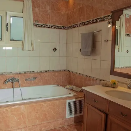 Beautiful With Private Garden And Pool Вилла Souli