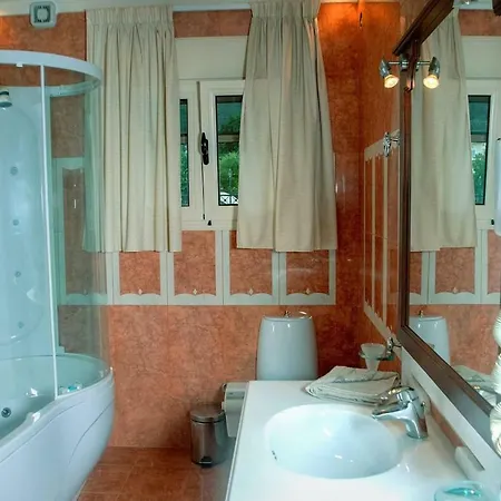 Beautiful With Private Garden And Pool *